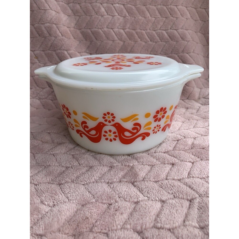 Vintage Pyrex Opal Glass casserole #473 Friendship Pattern w\opal lid-A+!